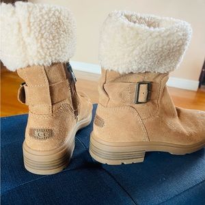 UGG New Booties Women Chestnut color buckle and zipper great Xmas gift 🎄